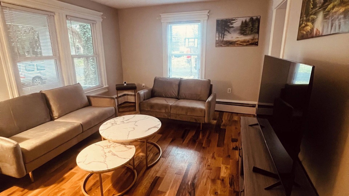 Pennington House | Cozy 3-bedroom house in charming Pennington NJ
