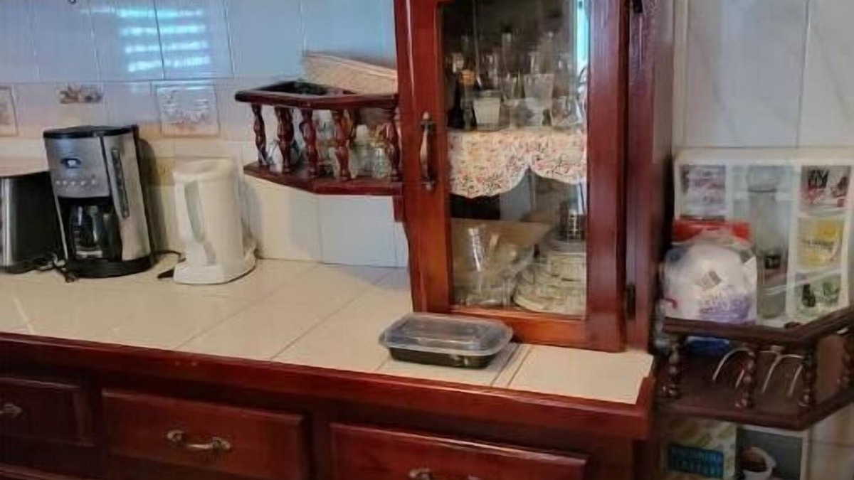 Salt Gut House | Cozy 3 bedroom house with Jacuzzi for your pleasure and relaxation.