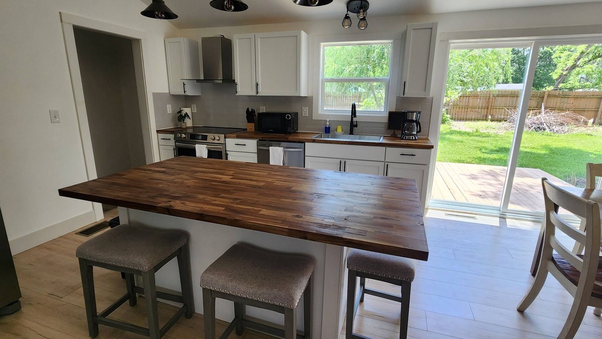 Shoal Creek Drive House | Cozy 3-bedroom house with WiFi, AC in enjoyable Joplin