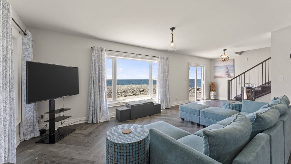 Harwich Cottage | Cozy 3 Bedroom Lakefront Cottage