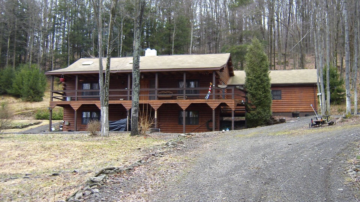Town of Masonville House | Cozy 3 bedroom log cabin in a scenic country setting. Very private