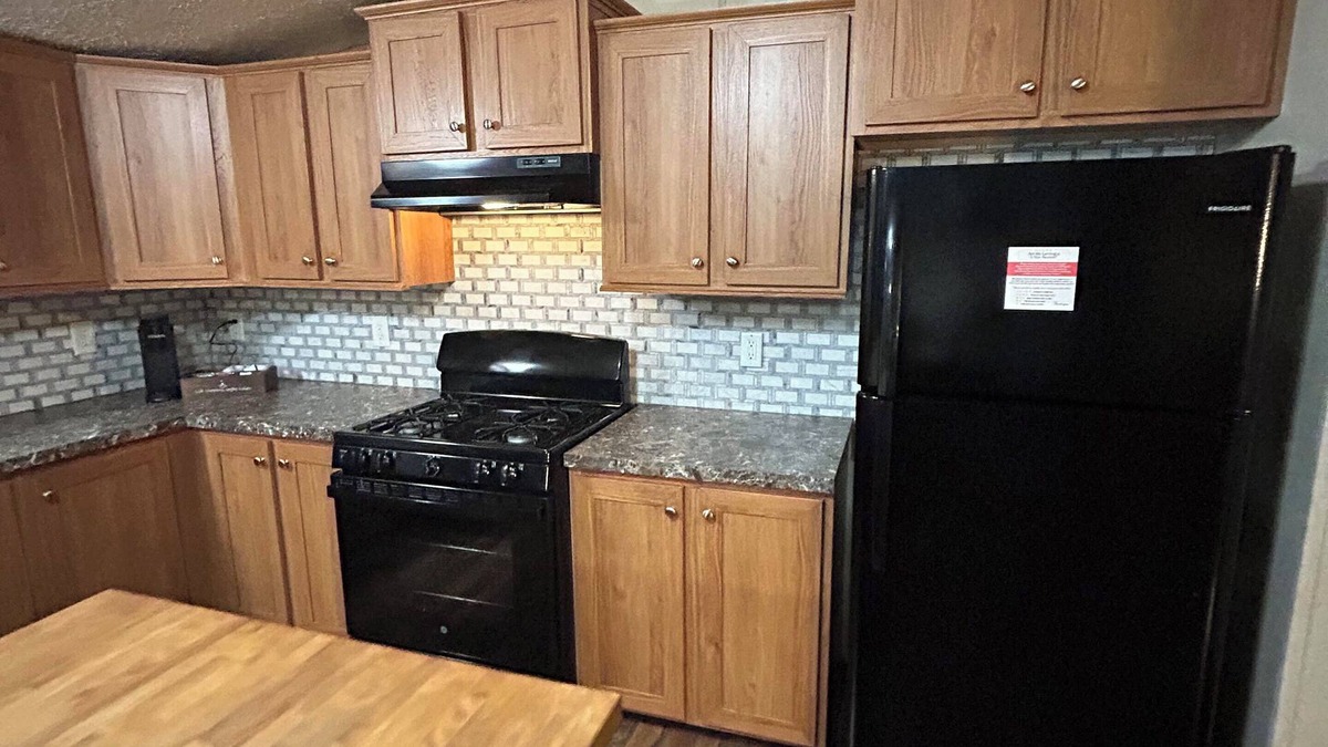 Liberty House | Cozy 3-bedroom mobile home with deck, BBQ in Liberty