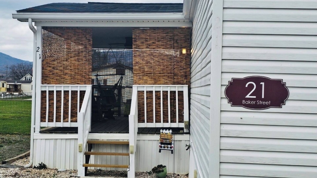 Moorefield House | Cozy 3 bedroom modern mobile home in charming Moorefield with WiFi