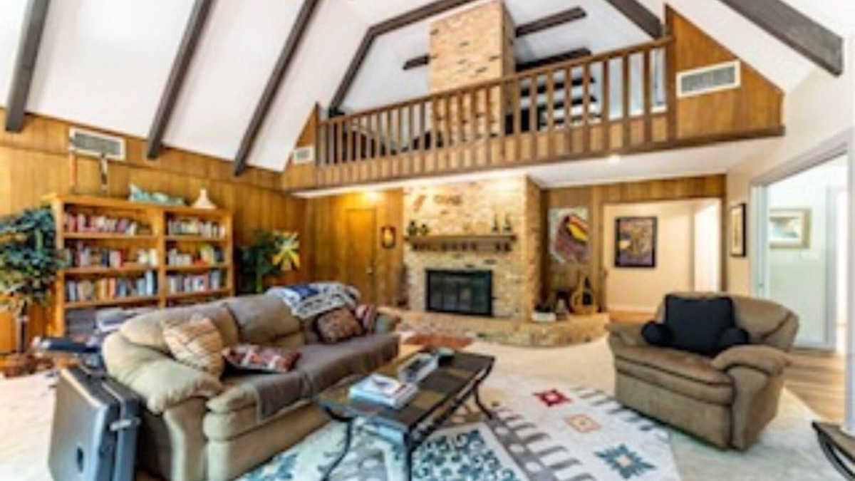 Gordonville House | Cozy 3 Bedroom Retreat Getaway near Lake Texoma!