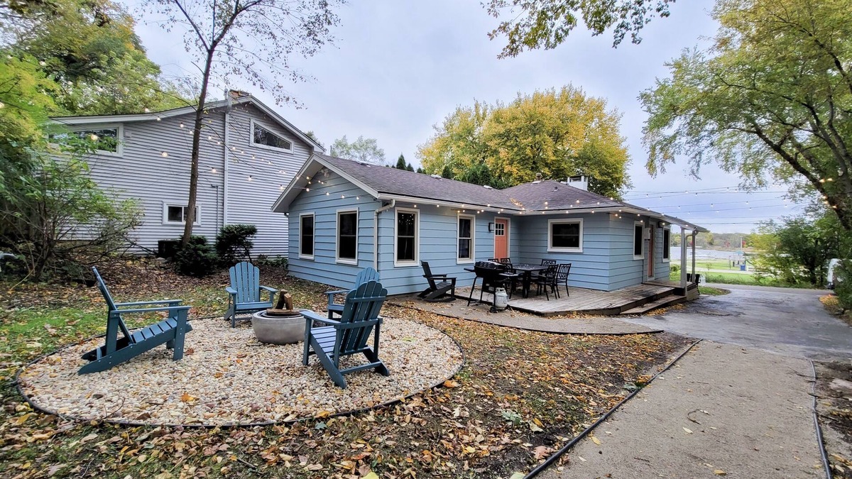 Barrington Cottage | Cozy 3 bedroom river cottage w/indoor fireplace