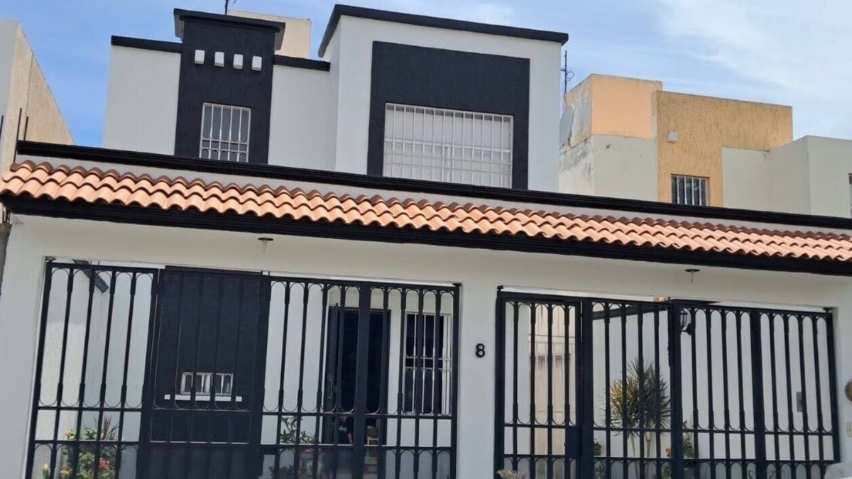 El Pueblito House | Cozy 3-bedroom Roxbury House with WiFi, AC Pet friendly.