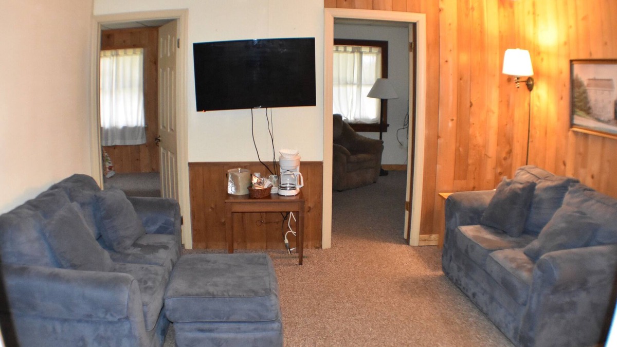Stahlstown Cabin | Cozy 3 bedroom suite with living room. Close to hiking trails, ski resorts and family parks!