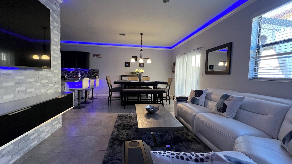 Homestead House | Cozy 3-bedroom townhome inHomestead , near Keys, with AC, full kitchen , WiFi