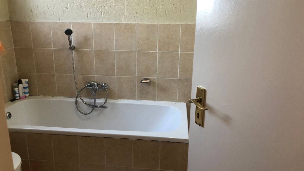 Greater Johannesburg Metropolitan Area Apartment | Cozy 3 Bedroomed apartment in a secure estate, 10 mins away from OR Tambo