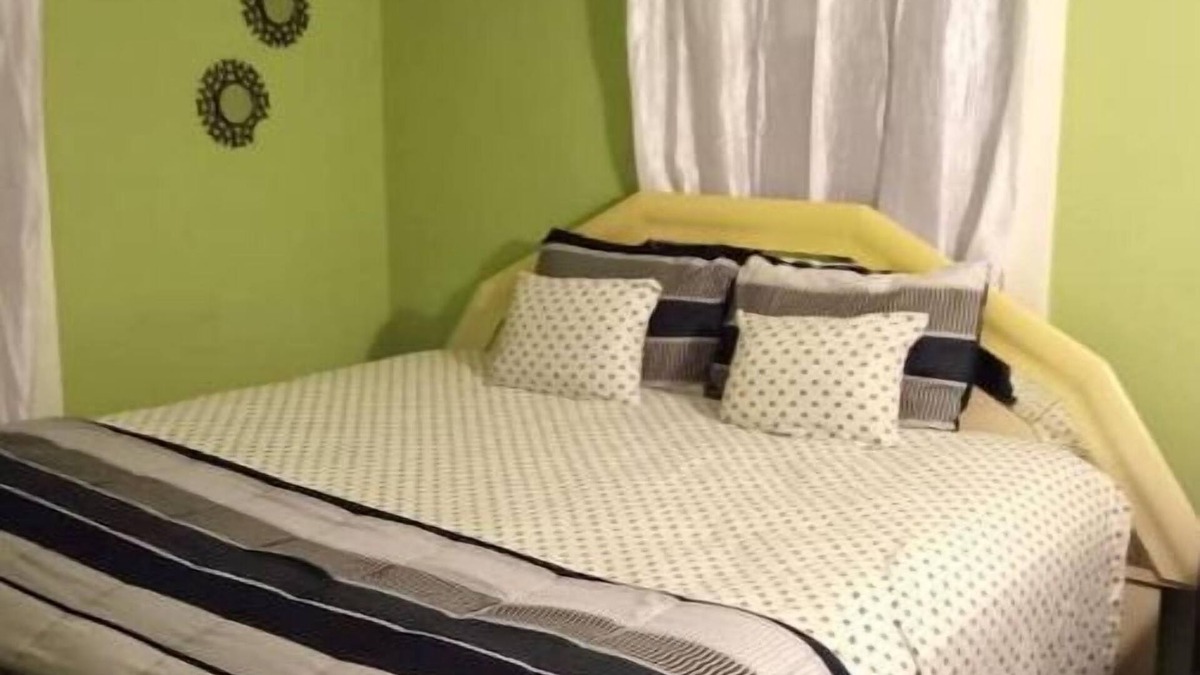 Downtown Toledo House | COZY 3 BEDROOMS ABAKREM HOUSE