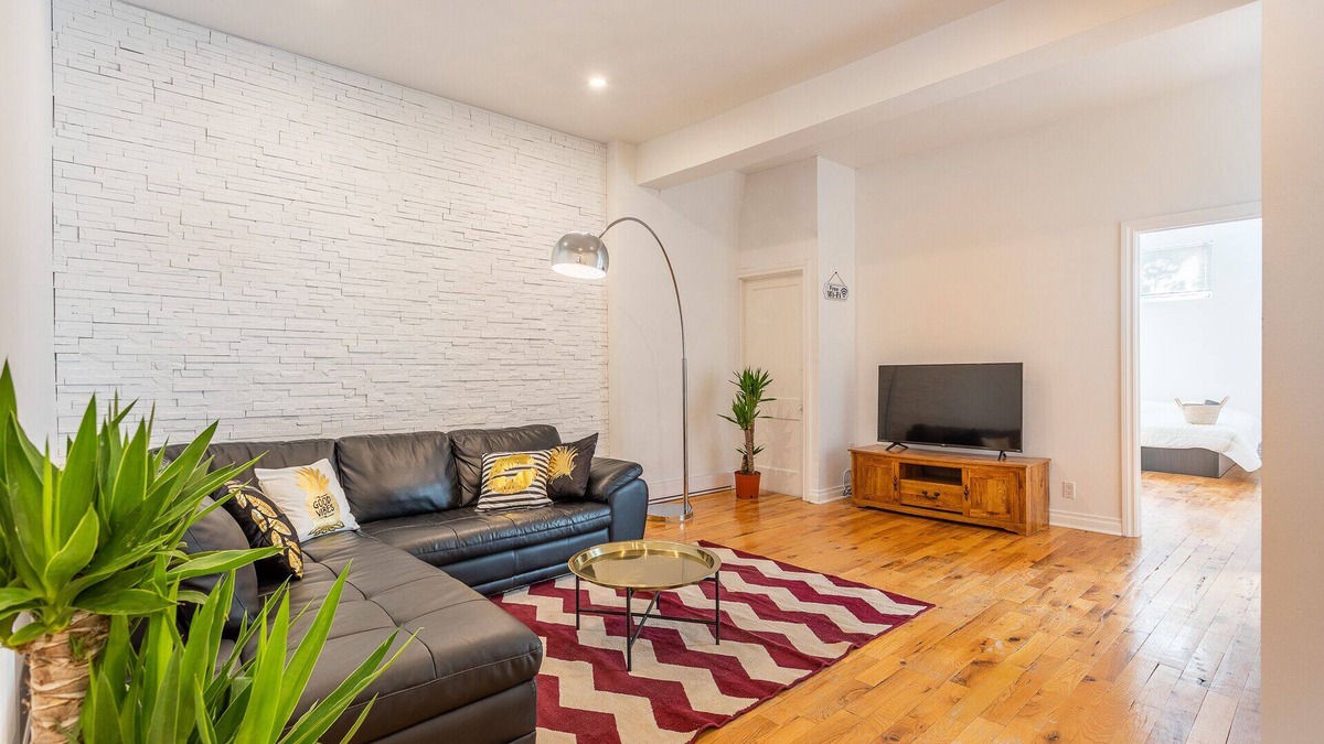 Pointe-Saint-Charles Apartment | Cozy 3 bedrooms app near Metro
