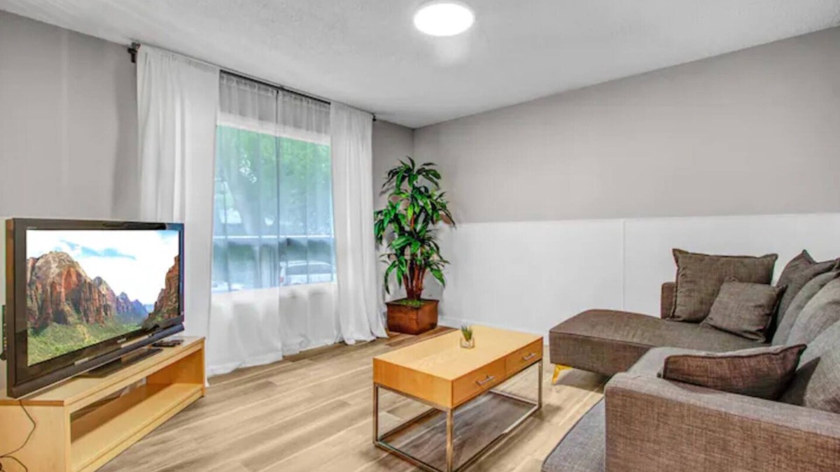 North Central Edmonton House | Cozy 3 bedrooms located near River Valley 10173