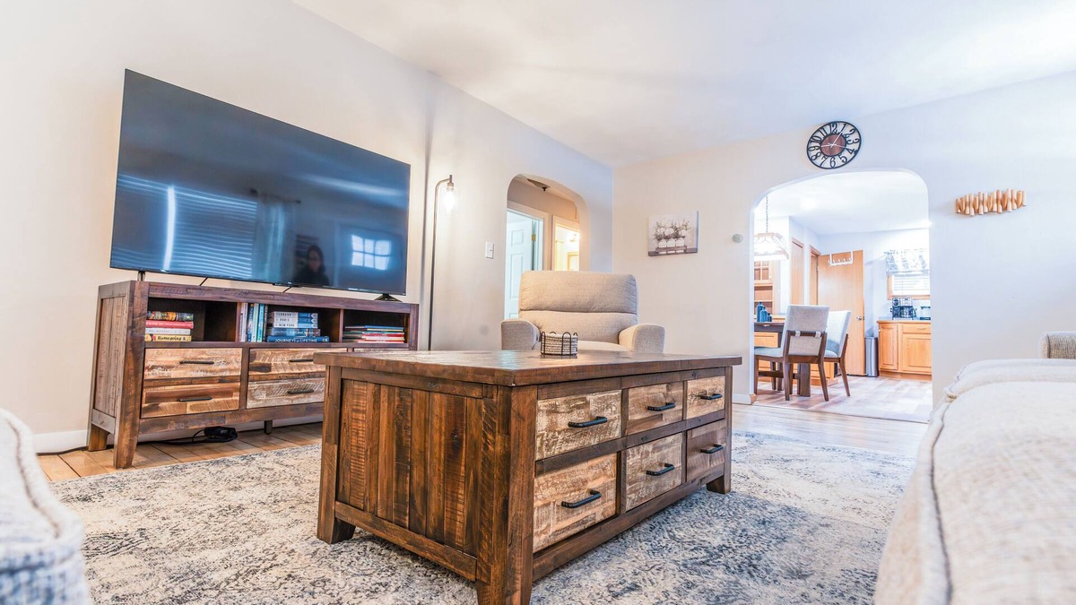 Warren South House | Cozy 3-BR bungalow w/private backyard, playground, basement game room, & views