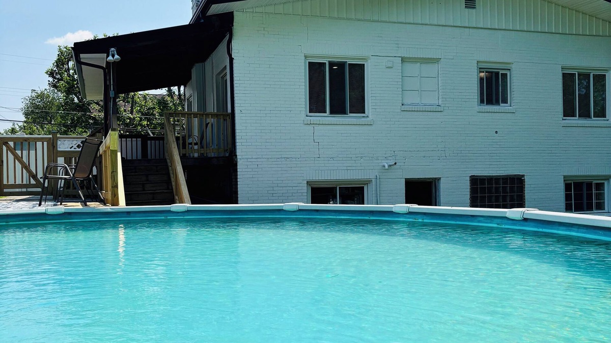 West Mifflin House | Cozy 3- BR house with pool and game room near Kennywood