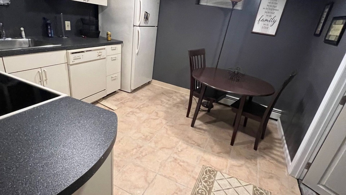 North Babylon House | Cozy 3 BR Near Belmont State Park- 4 min Drive