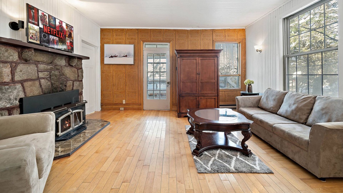Sainte-Agathe-des-Monts House | Cozy 3 Bedroom Chalet in Sainte Agathe With Views of the Lake!