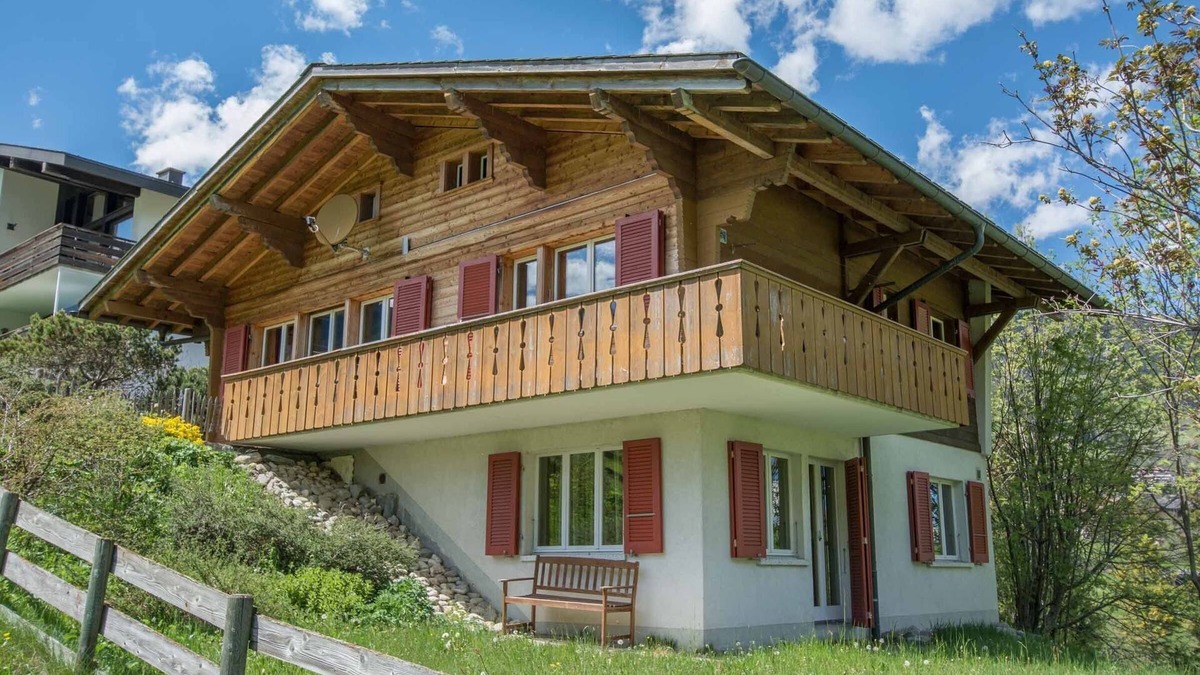 Adelboden House | Cozy 3-room holiday apartment combined with a studio in a quiet location.