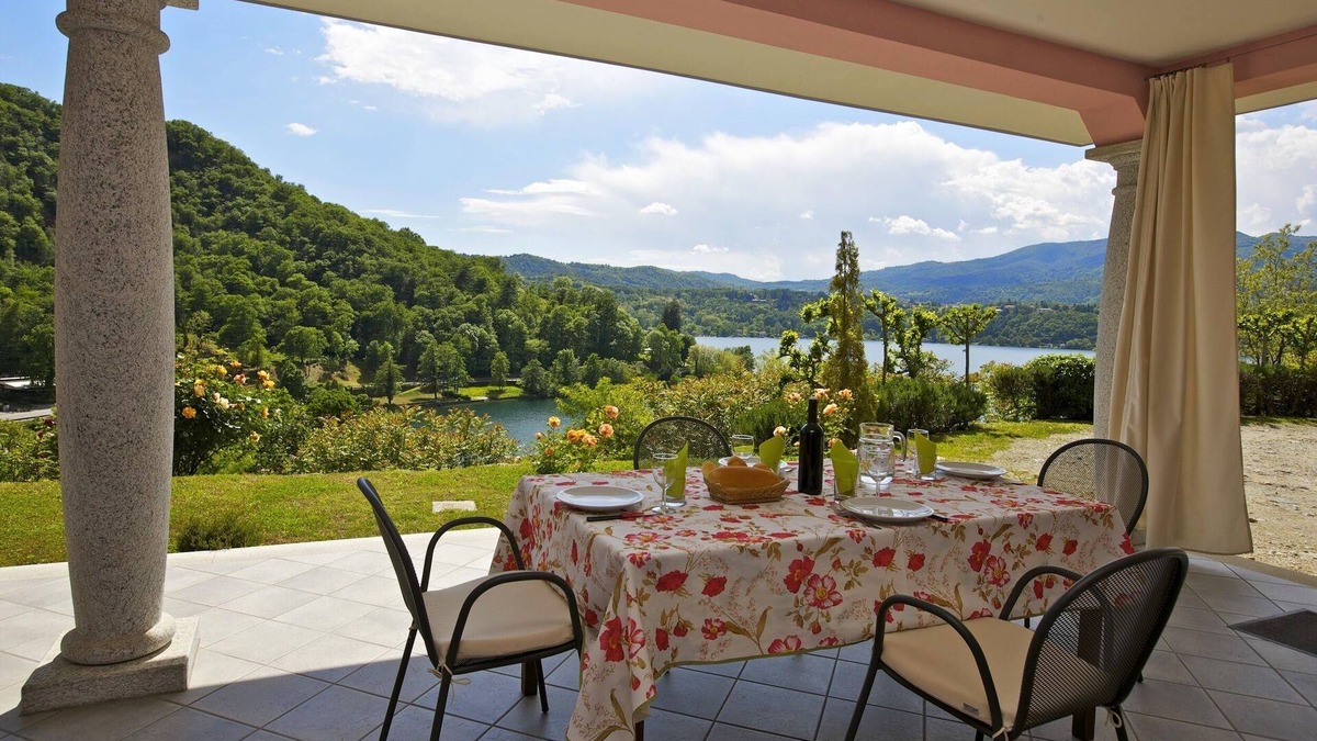 Orta San Giulio Apartment | Cozy 3½-room apartment with 2 bathrooms and beautiful lake view