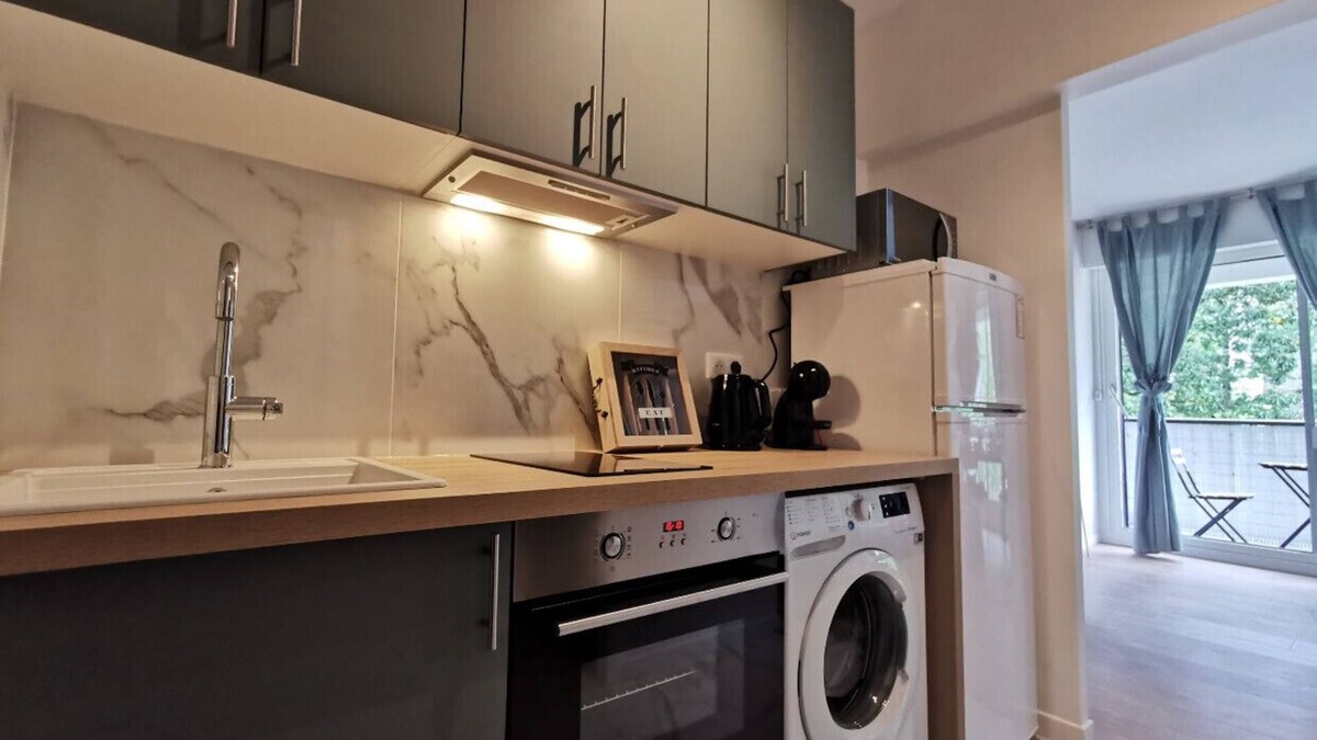 Merignac Apartment | Cozy 36 M² With Balcony Perfect For 2.