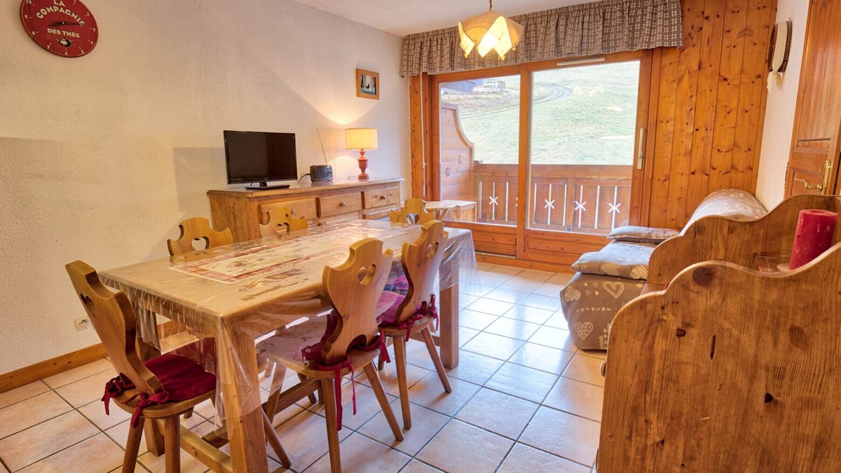 Flumet Apartment | Cozy 37m² apartment at the foot of the slopes with wifi and parking