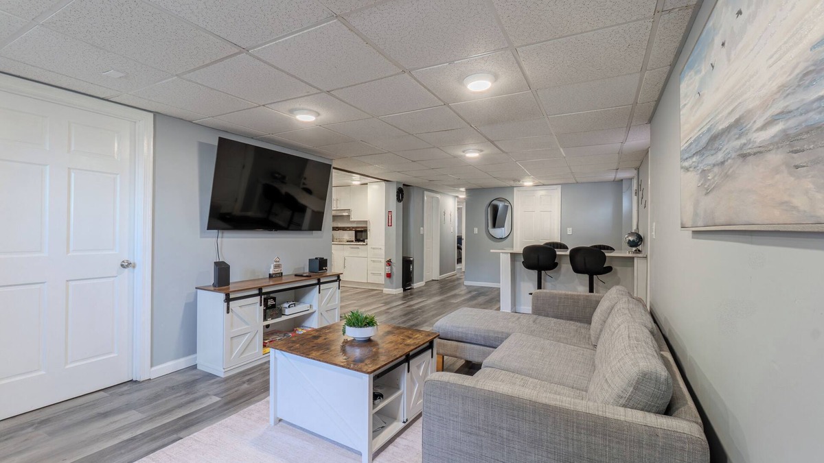 Revere Apartment | Cozy 3B near Beach/Boston