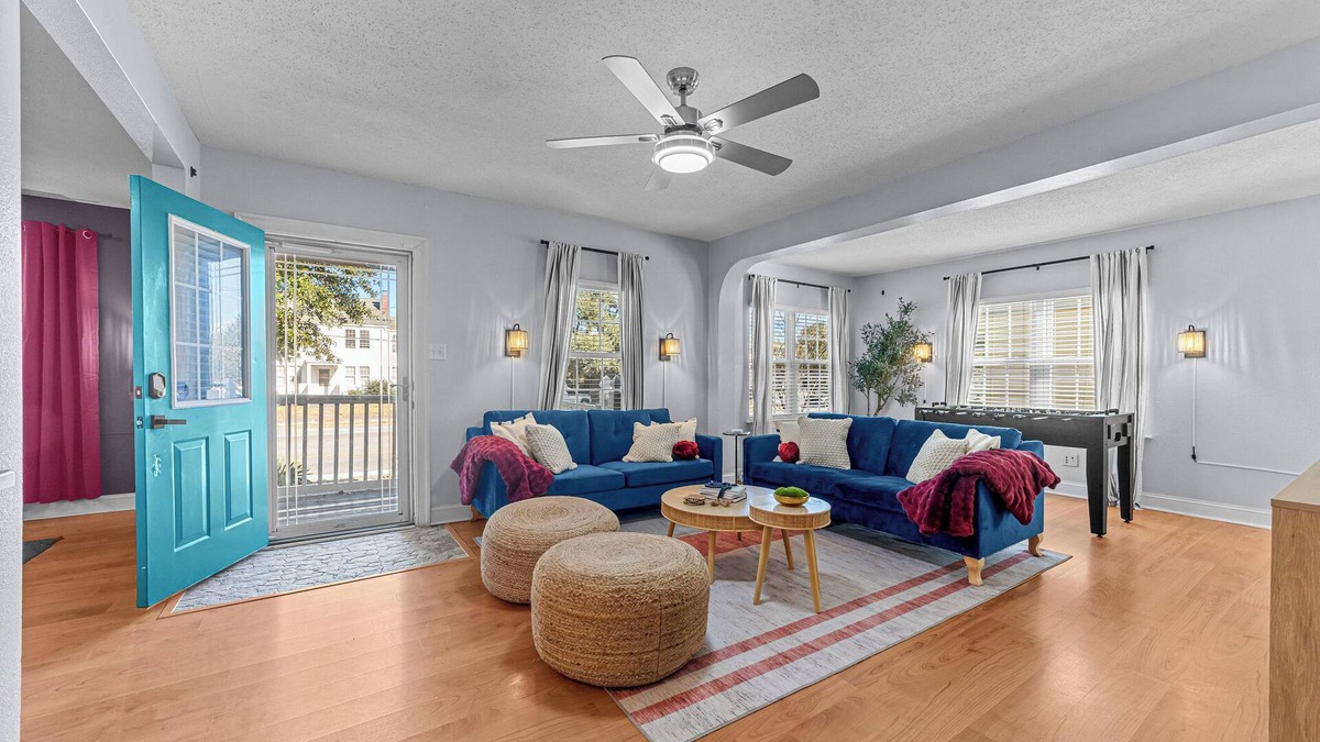 Bayview House | Cozy 3BD Beachfront - Foosball & Yard Games w/BBQ