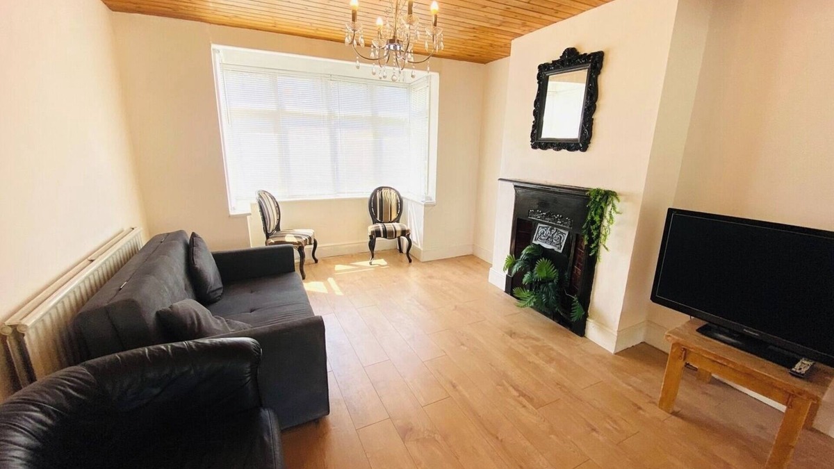 Barnet House | Cozy 3BD Retreat in London