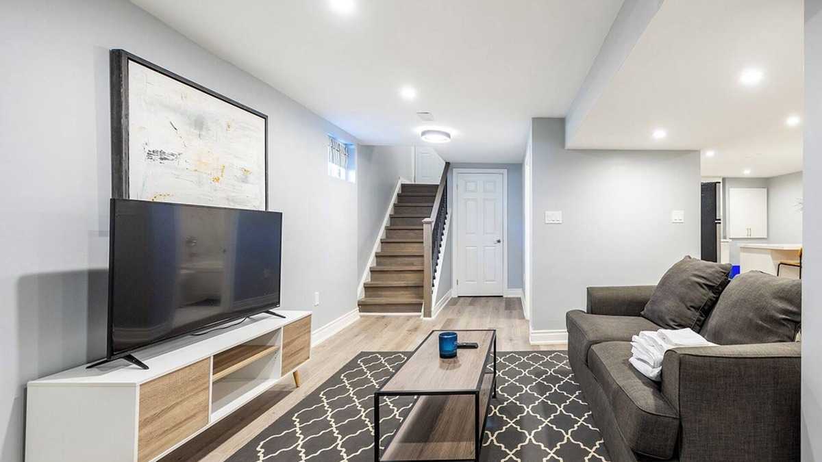 Lakeview House | Cozy 3BR Basement w/2 Baths
