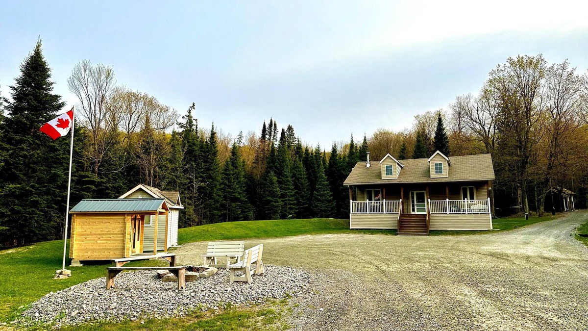 Armour House | Cozy 3BR cottage on 100acres with hiking trails, firepit, woodstove & sauna