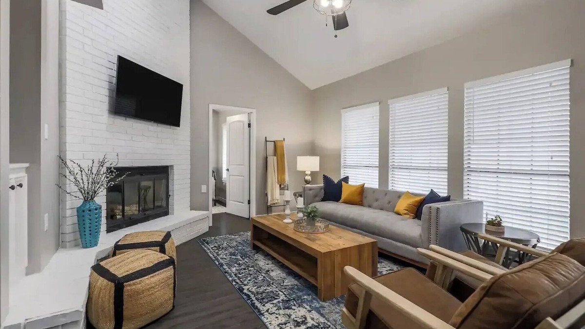Round Rock Original Plat House | Cozy 3BR, Fenced Yard, Walk to Public Pool, Pets OK