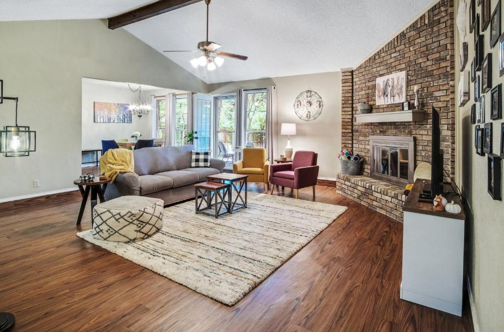 Southwest Arlington House | Cozy 3BR Kid & Dog Friendly Home In Central Location! home