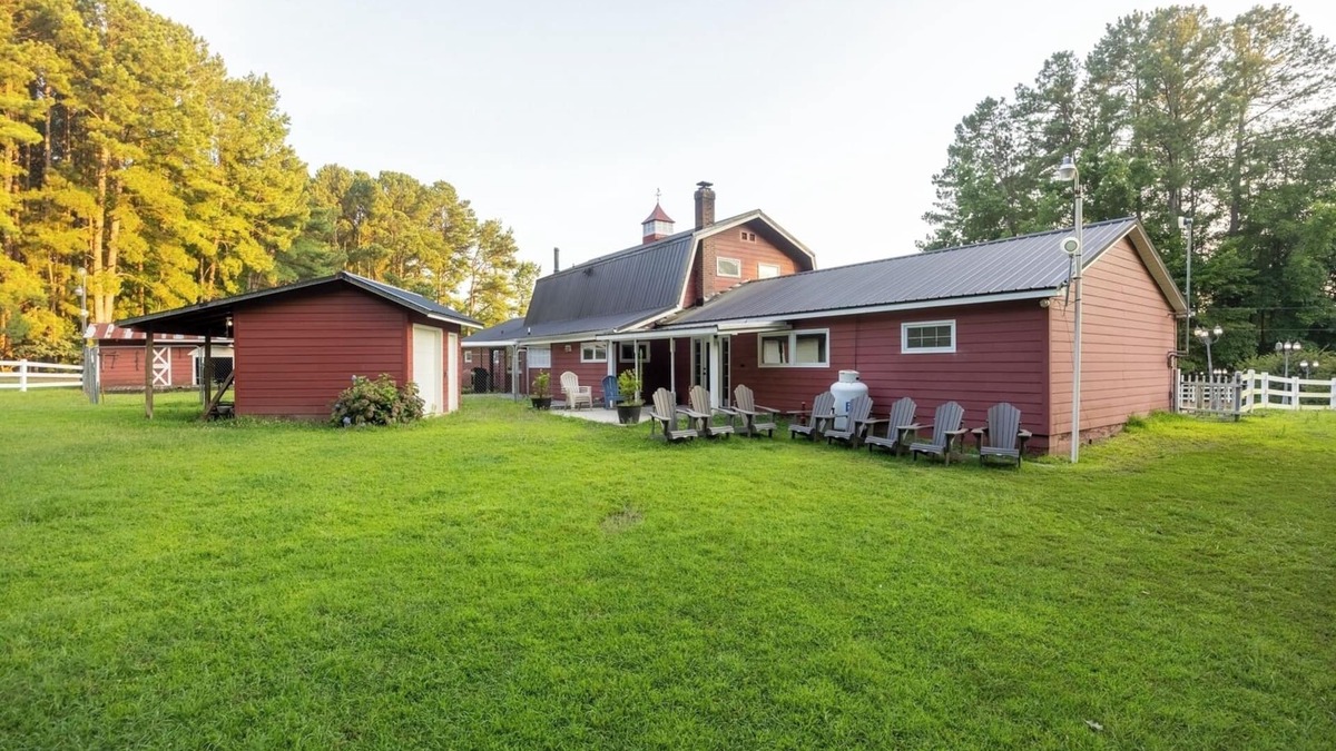 Skippers House | Cozy 3BR Lake House | Firepit, Pier and Pet-Friendly