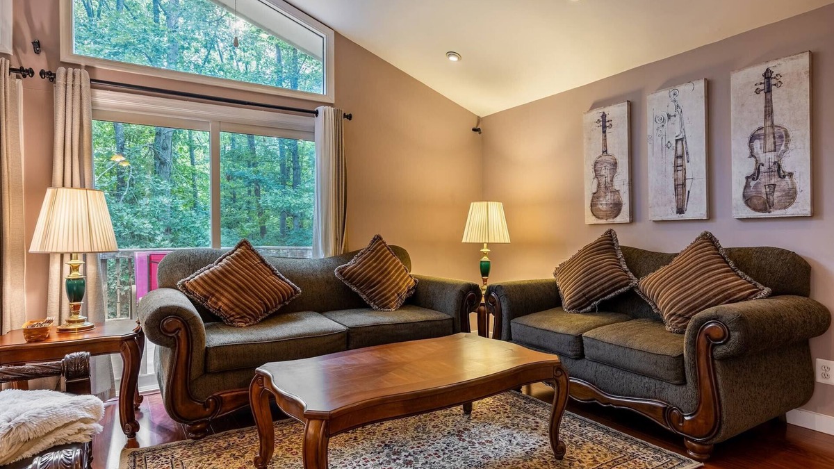 Livingston House | Cozy 3Br Lake Retreat with Backyard & Fire Pit