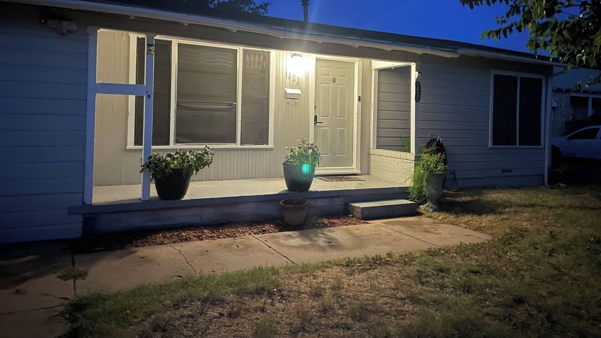 Vernon House | Cozy 3BR Near Restaurants & Shopping Area