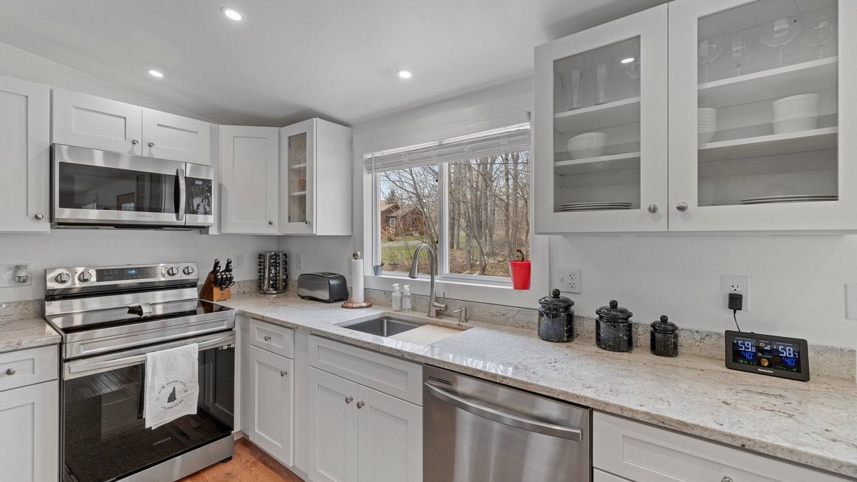 Bethlehem House | Cozy 3BR Retreat in Downtown Bethlehem - Hot Tub, Trails, Near Ski & Hike