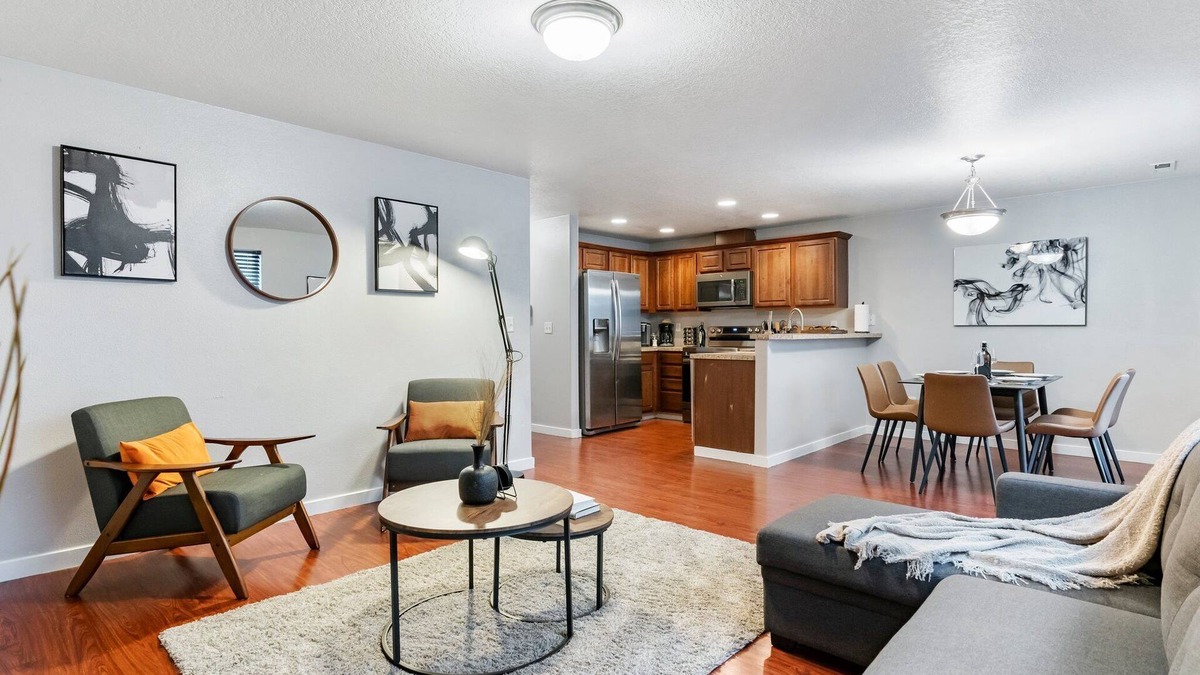 Vancouver House | Cozy 3BR Townhome In Vancouver - Prime Location!