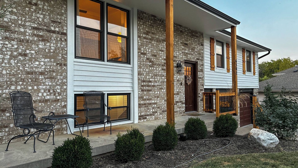 Grandview House | Cozy 3BR w/Pool, Fire Pit, Near KC Stadiums & Fun