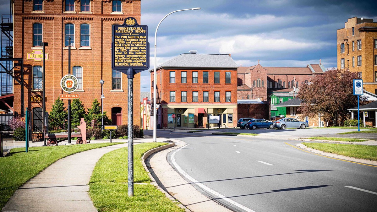 Altoona Apartment | Cozy 3rd Floor 1 BR 1 bath apartment 8 mins to UPMC Altoona