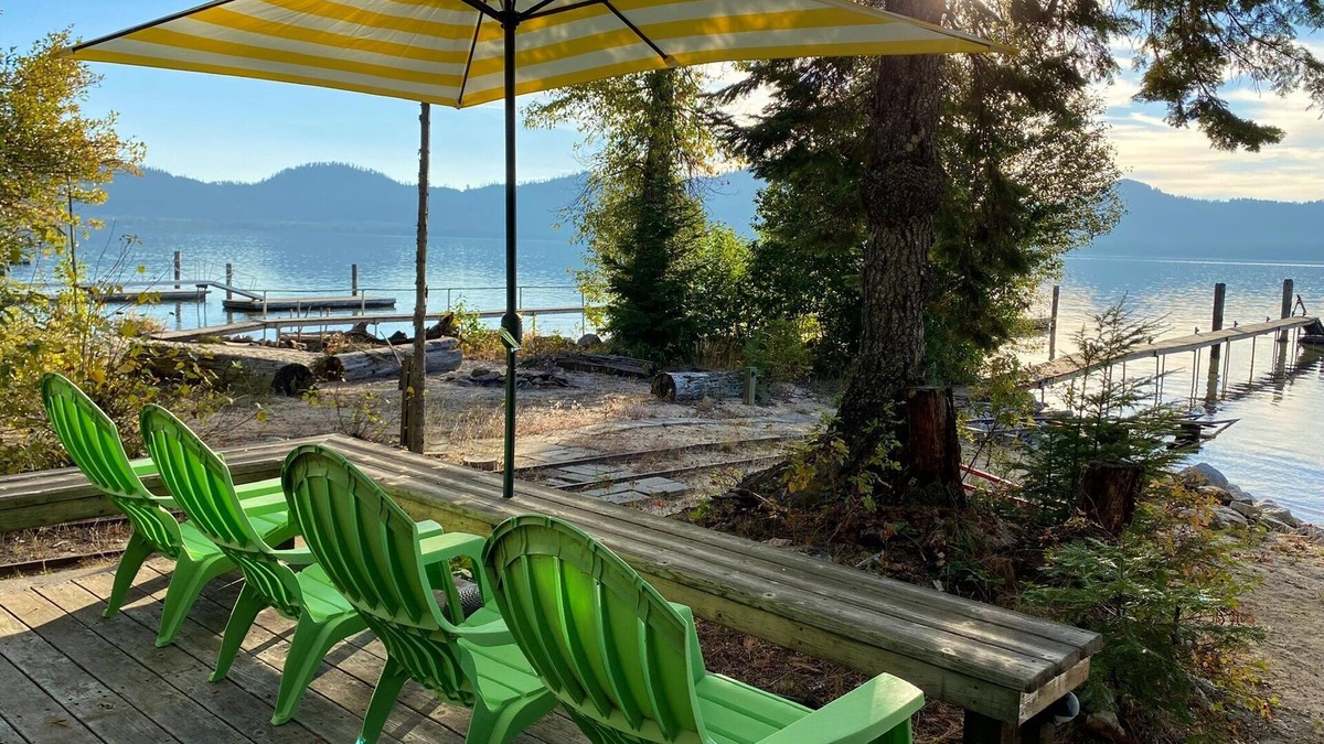 Coolin Cabin | Cozy 4 BDRM Beach Cottage on the Water at Sherwood Beach