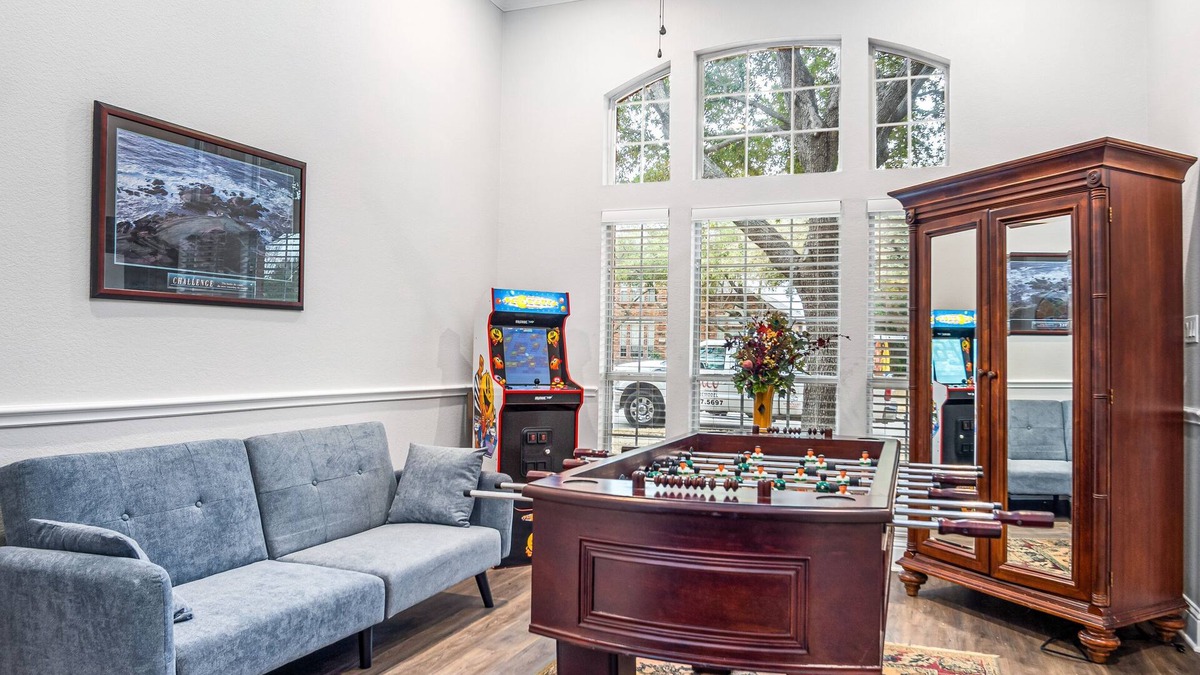 Garland House | Cozy 4-Bdrm Retreat w/BBQ and Firepit - Ideal for Lrg Grps and Outdoor Living