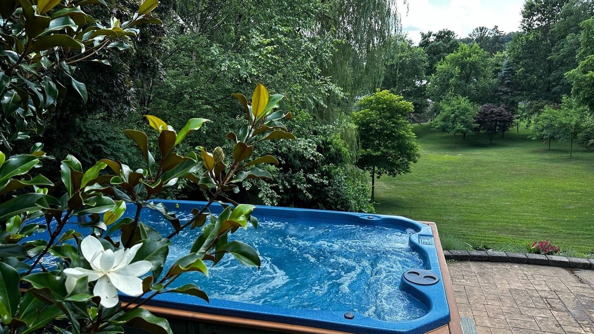 Annville House | Cozy, 4 bedroom, 2 1/2 bath, Hot tub/Swim spa, 10 minutes to Hershey attractions