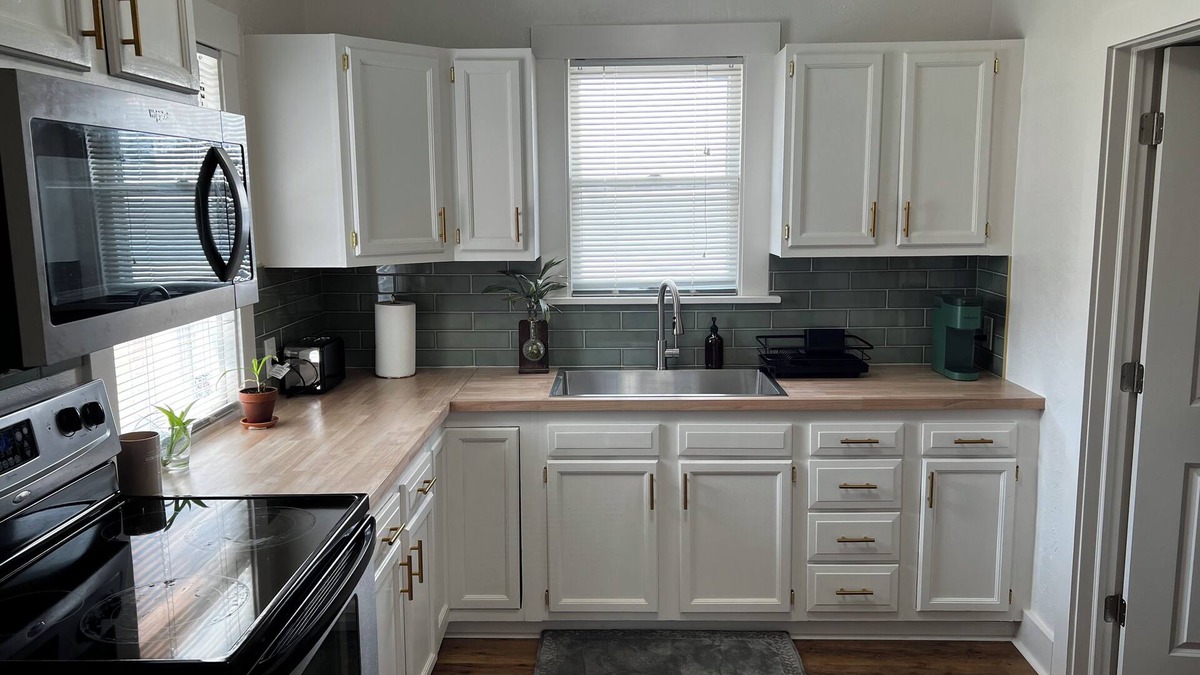 Benson House | Cozy 4 bedroom/2 bath home in desired Benson District!