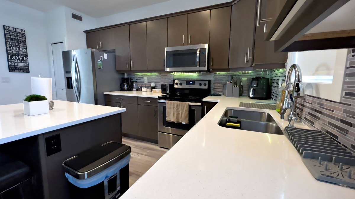 Saskatoon House | Cozy 4-bedroom, 3.5-bath semi-detached house just 7 minutes from the airport