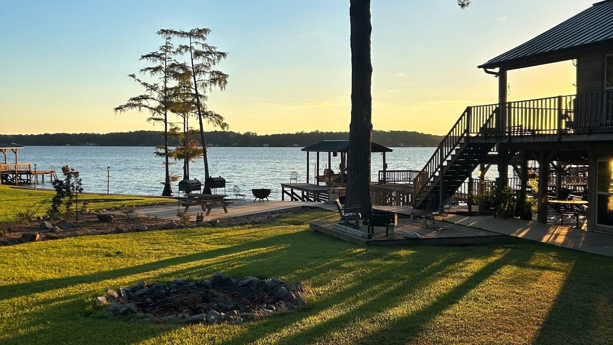 Farmerville Cabin | Cozy 4-bedroom cabin with AC and WiFi on Lake D'arbonne.