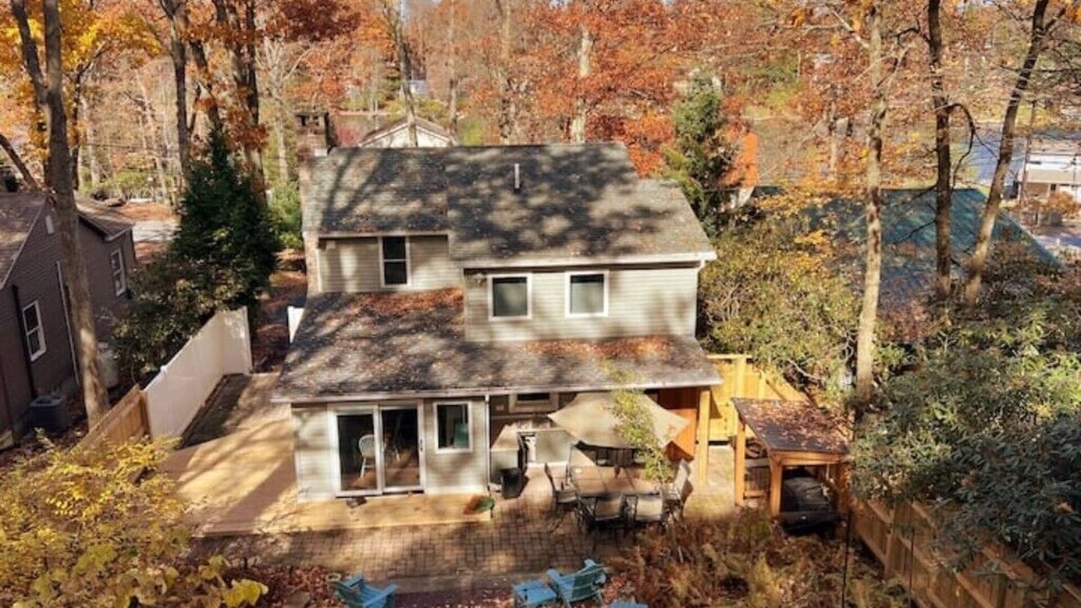 Lake Harmony Cottage | Cozy 4-bedroom cottage with WiFi and AC in gorgeous Lake Harmony