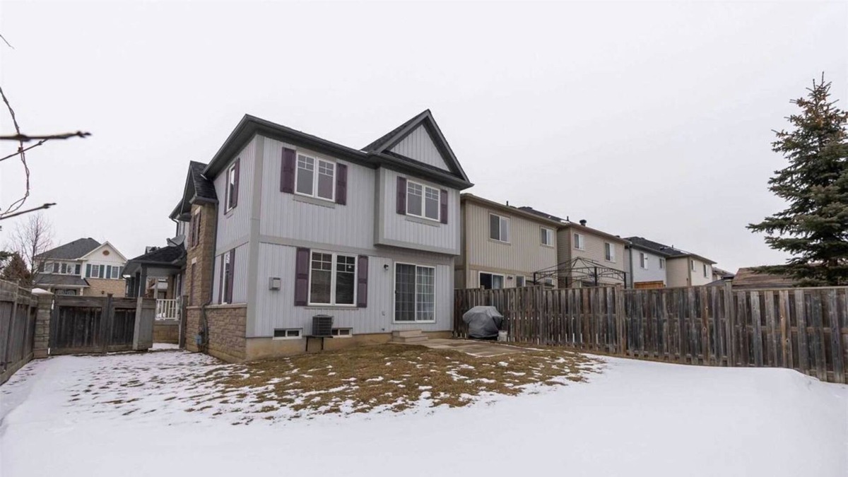 Whitby House | Cozy 4-Bedroom Home with Large Yard in Whitby