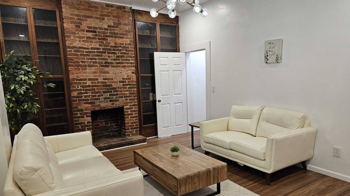 Elizabeth House | Cozy 4-bedroom house in delightful Elizabeth with AC, WiFi