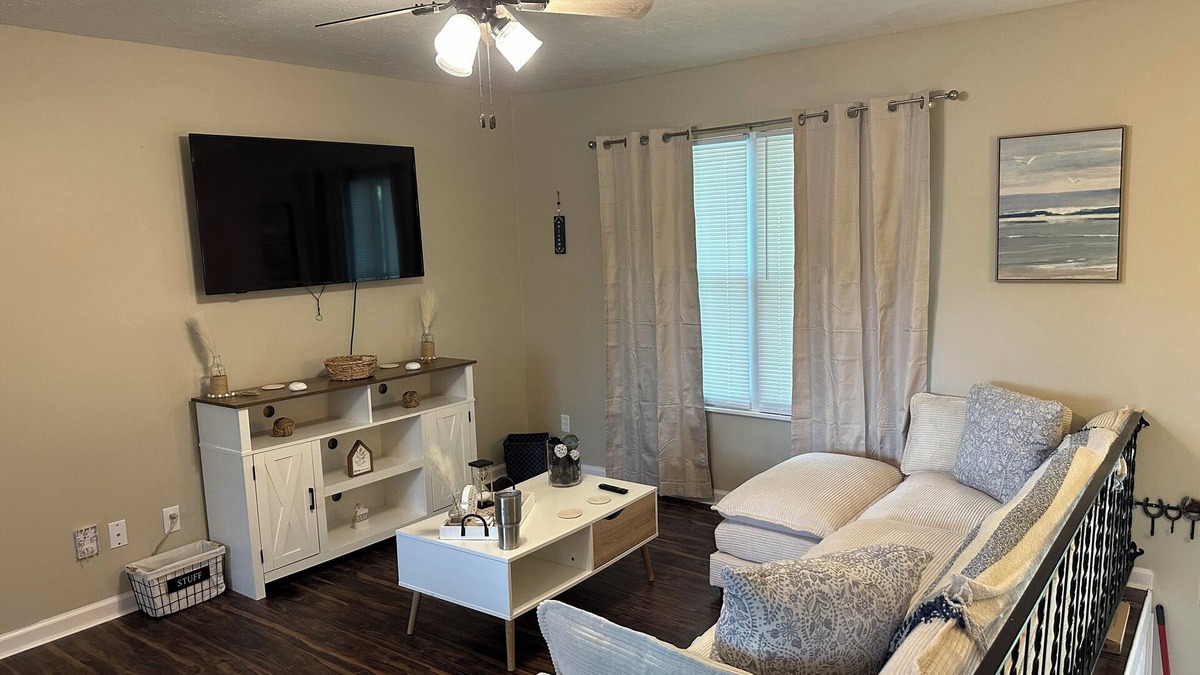 Lexington House | Cozy 4-bedroom house in enjoyable Lexington with WiFi, AC. Centrally located.