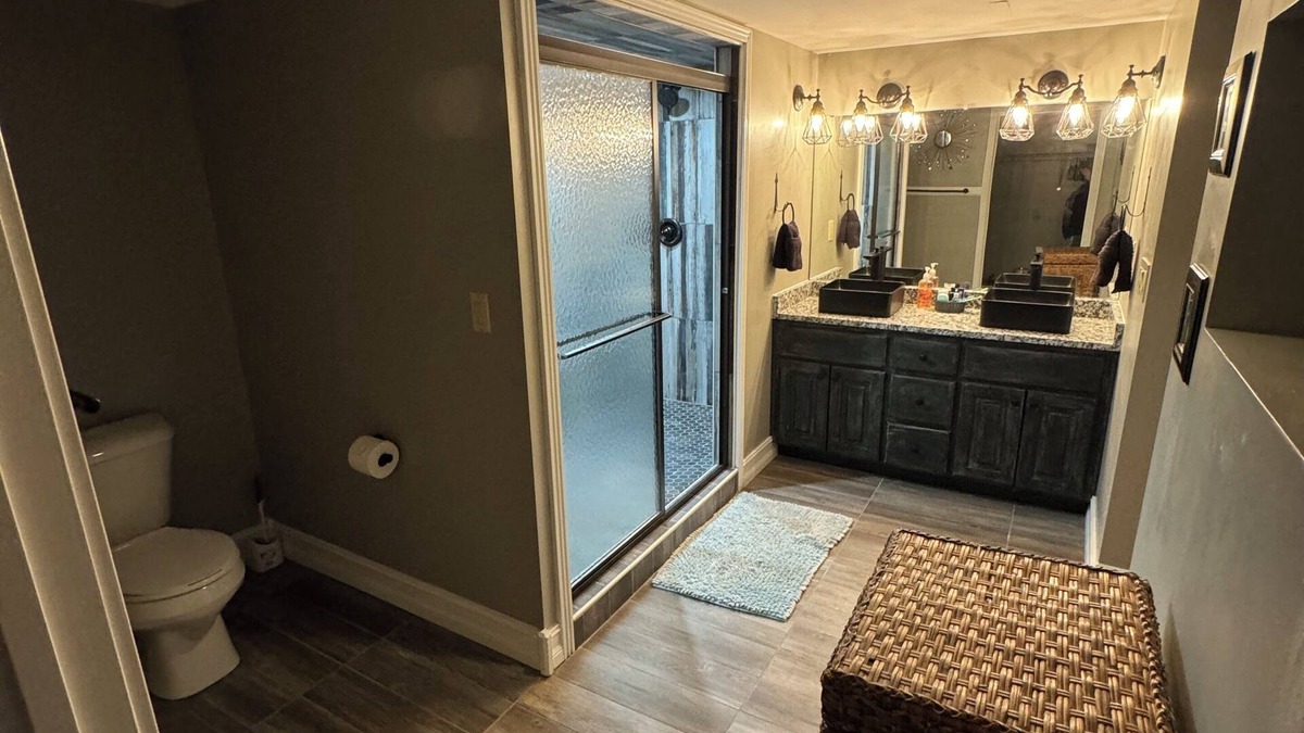 Bronston House | Cozy 4-bedroom house with AC and WiFi in pleasant Bronston