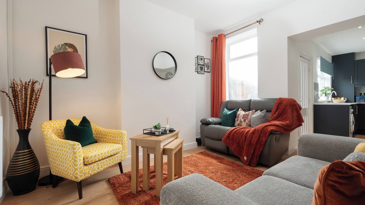 Bootle House | Cozy 4 bedroom in Aintree -Liverpool Free Parking, Super fast Wifi Internet.